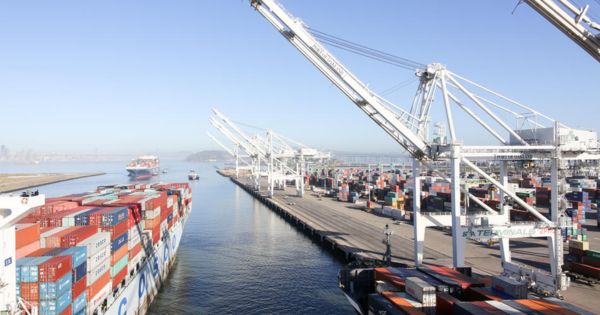  Cảng Oakland ghi nhận sản lượng container giảm trong tháng 8