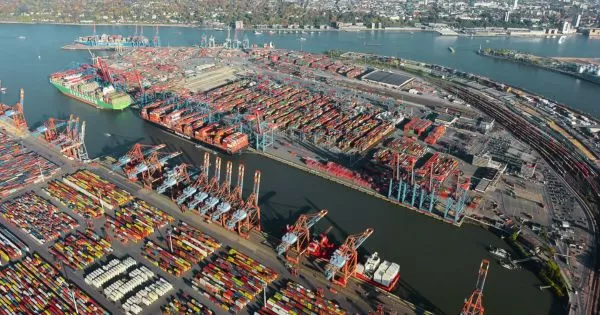 Port of Hamburg handles nearly 2 million TEUs in the Q1 2024