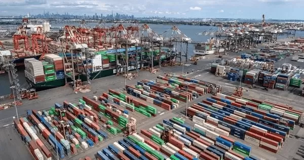 Shippers' Concerns Rise Amid Strike Threat from U.S. East Coast Port Union