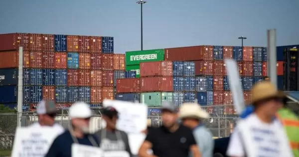 Global shipping stocks plunge after US port strike ends