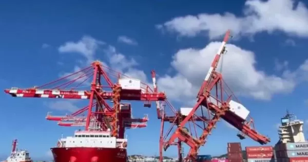 Container crane collapses at Keelung port