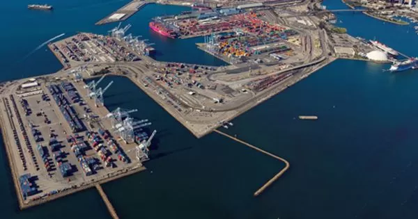 Long Beach Breaks Record with Nearly 1 Million TEUs in a Month