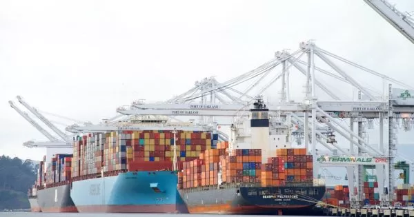 Trans-Pacific Container Rates Forecast to Rise Ahead of New US Tariffs