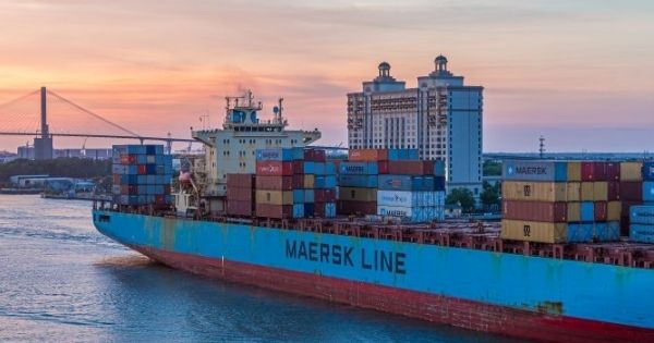 Maersk-Essen-tau-container-hang-tau-Maersk-Line