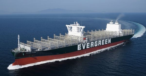 Tàu container của hãng tàu Evergreen