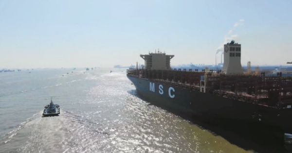 Tàu container chạy bằng LNG của MSC