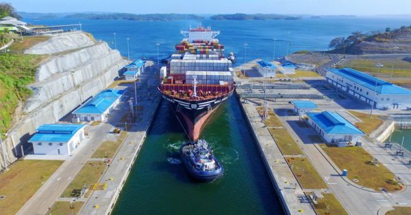 Container ship MSC passes through the Panama Canal
