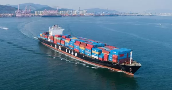 SM Line container ship